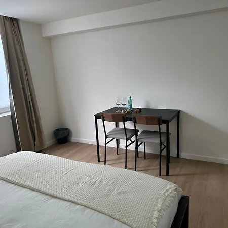 3 Private Rooms, Cozy 15 Min Downtown *