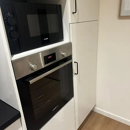3 Private Rooms, Cozy 15 Min Downtown Appartement *