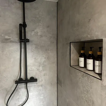 3 Private Rooms, Cozy 15 Min Downtown Appartement *