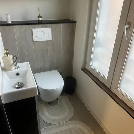 3 Private Rooms, Cozy 15 Min Downtown Apartmán