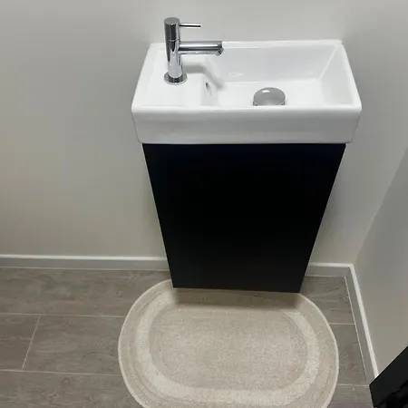 3 Private Rooms, Cozy 15 Min Downtown
